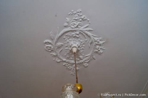 DIY paint fretwork on ceiling – before / after photos