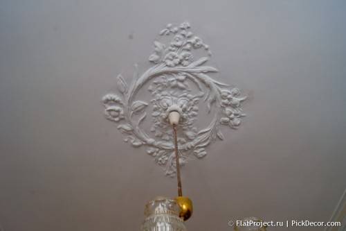DIY paint fretwork on ceiling – before / after photos