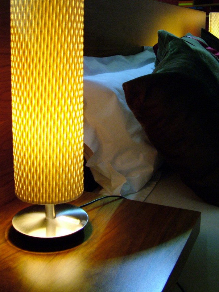 Светильники в стиле модерн в спальне