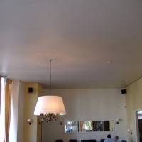 Натяжной потолок в гостиной — фото 2