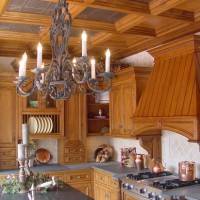 Деревянный потолок на кухне — фото 4