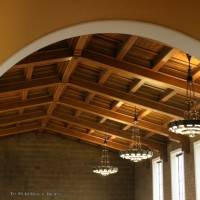 Деревянный потолок — фото 52