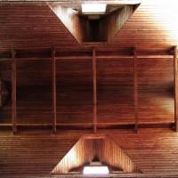 Деревянный потолок — фото 13
