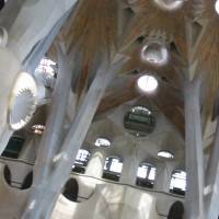 Потолок храма Святого Семейства в Барселоне (фото 5)
