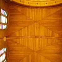 Фото потолка из деревянных реек