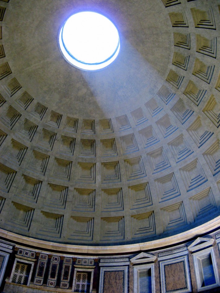 Кирпично-бетонная ротонда Пантеона перекрытая полусферическим кессонированным куполом (фото 5)