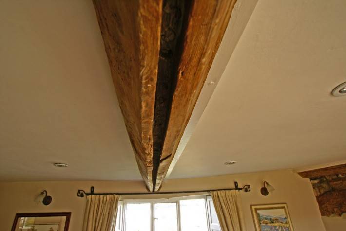 Деревянный потолок — фото 53