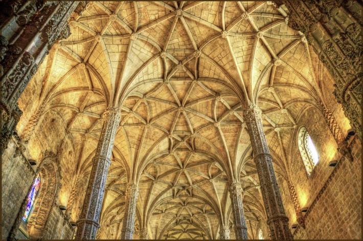 Фото каменного потолка в Монастыре иеронимитов в Лиссабоне