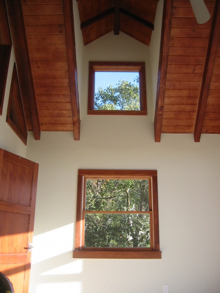 Деревянный потолок — фото 44