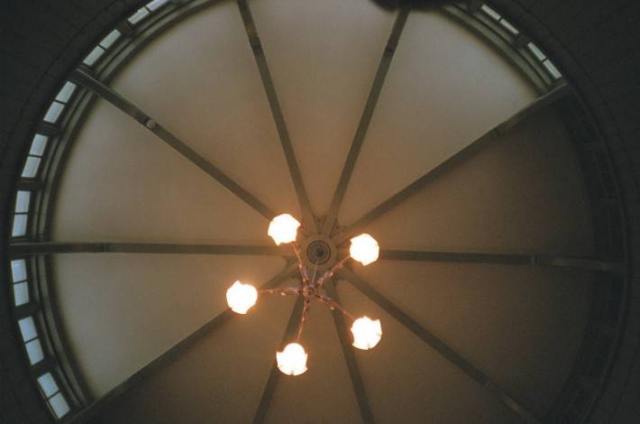 Потолок в виде купола из металла