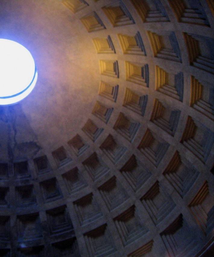 Кирпично-бетонная ротонда Пантеона перекрытая полусферическим кессонированным куполом