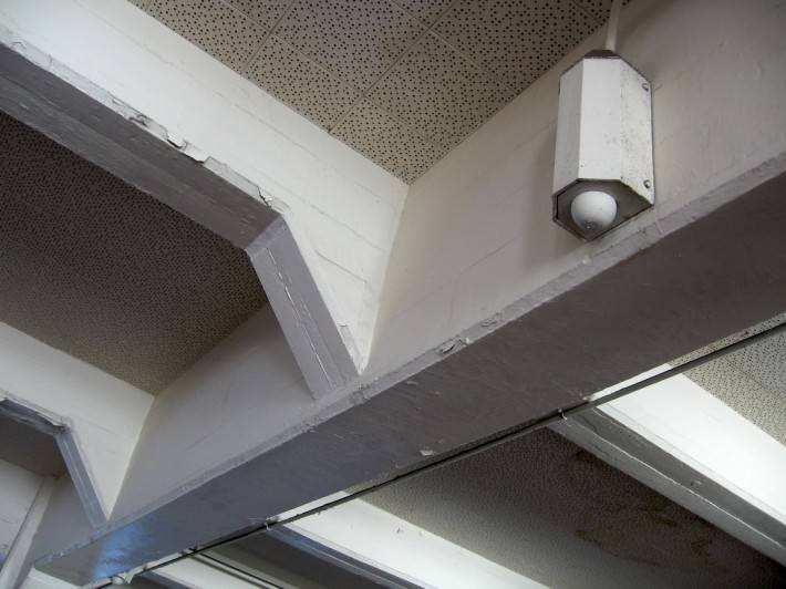 Подвесной потолок между перекрытиями