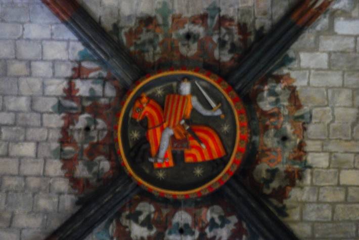 Герб на замковом камне в церкви Санта-Мария-дель-Мар