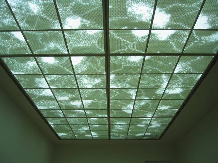 Потолок со стеклянными панелями — фото 1