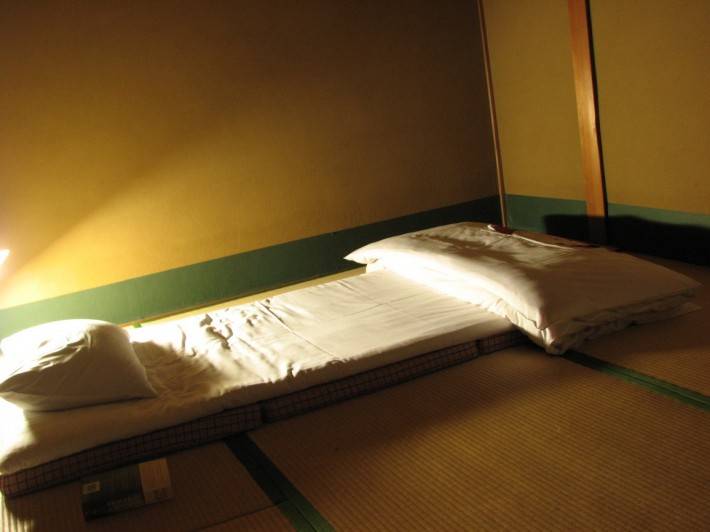 Пол в спальне японского дома