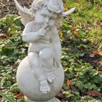 Фигура ангела для декора сада