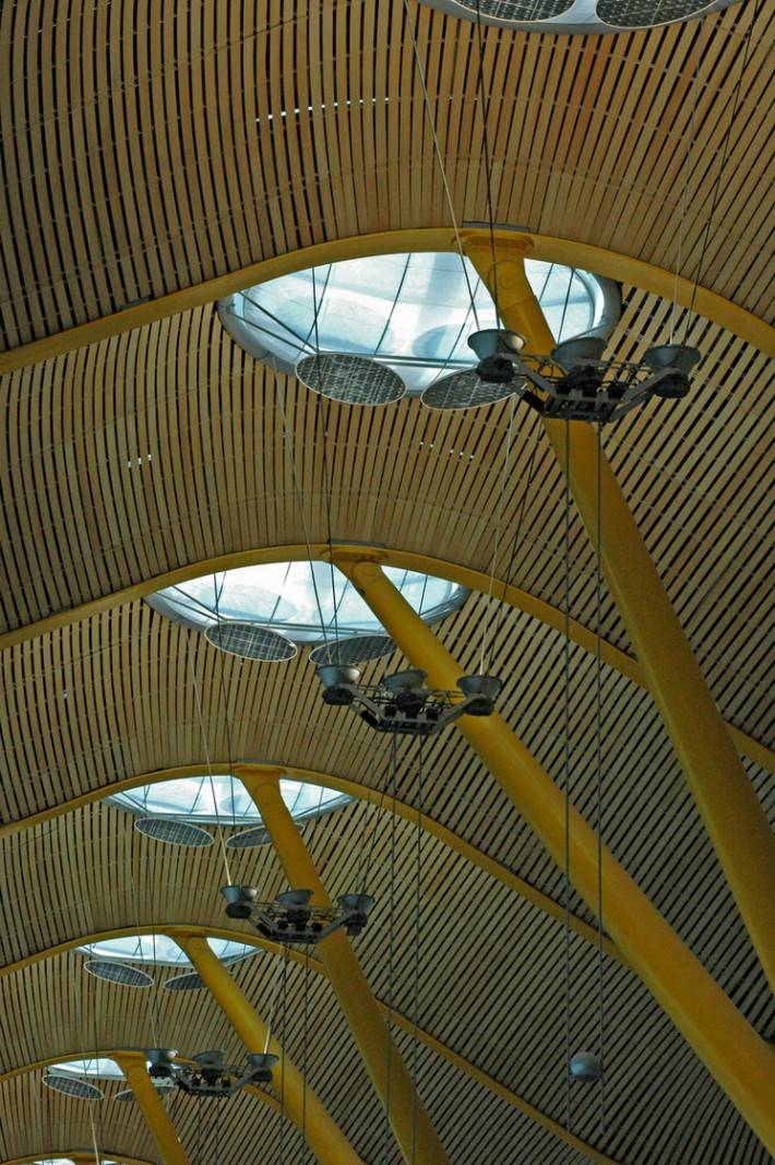 Потолок международного аэропорта Барахас в Мадриде — фото 4