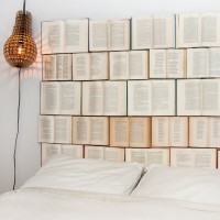 Как декорировать стену при помощи книг