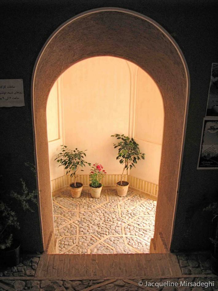 Каменный пол в одном из домов в Кашане