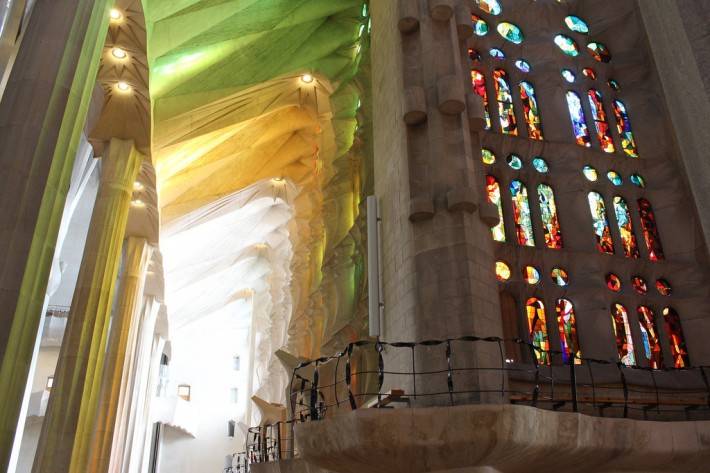 Потолок храма Святого Семейства в Барселоне — фото 10