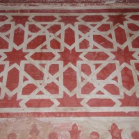 Украшенный арабесками пол в Марракеше