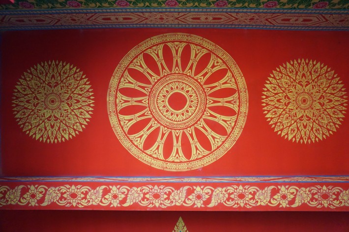 Роспись потолка в буддийском храме в Тайланде — фото 1