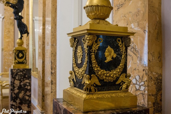 Декор старинной лампы в Главном штабе — фото 2