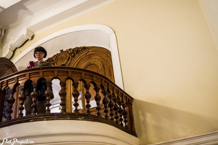 Лестница в холле Союза Художников в Петербурге — фото 2
