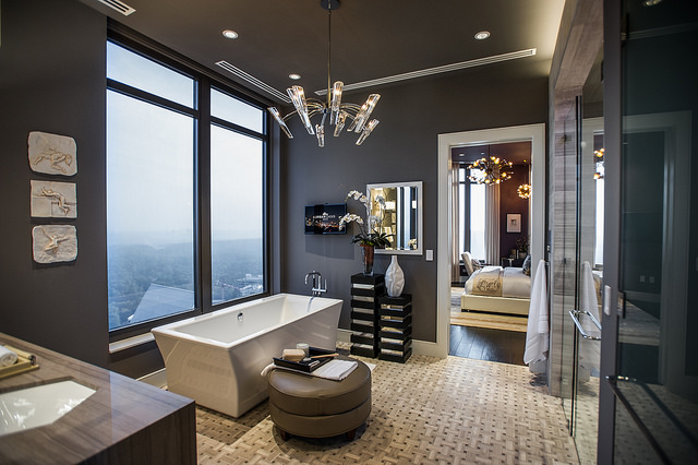 Ванная комната в HGTV Urban Oasis 2014 в Атланте