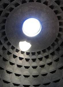 Кирпично-бетонная ротонда Пантеона перекрытая полусферическим кессонированным куполом (фото 4)
