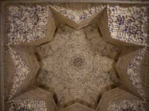 Потолок зала Абенсераги в замке Альгамбра в Гранаде (фото 3)