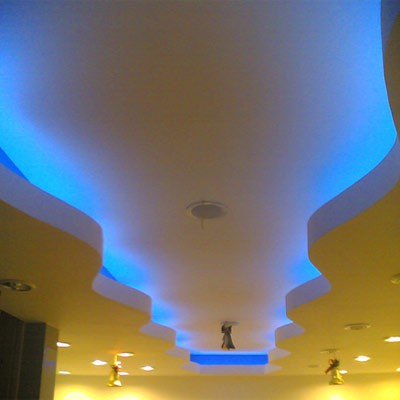 Гипрочный потолок со светодиодной подсветкой