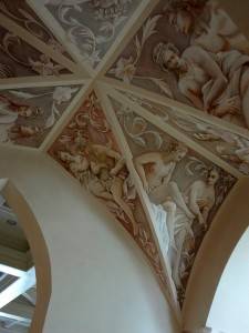 Роспись арки в потолке, фронтальный вид