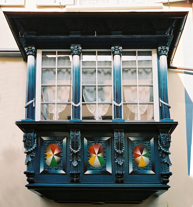декорированный балкон
