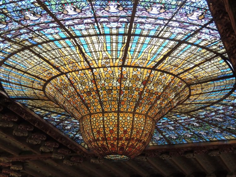 Витражный потолок - Дворец каталонской музыки