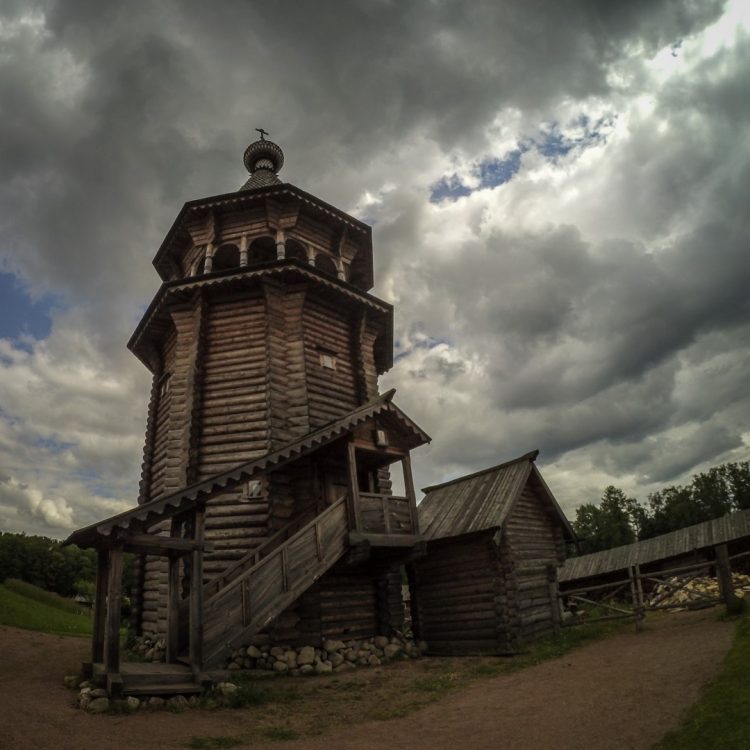 Колокольня Нижне-Уфтюгского погоста