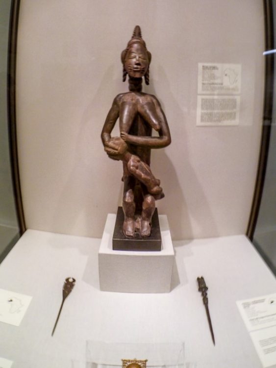 Африканская статуэтка