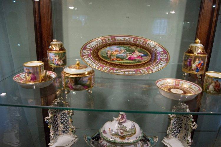 мемориальные предметы из коллекции императора Александра III