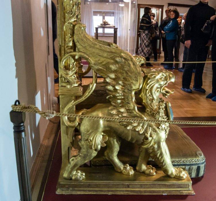 мемориальные предметы из коллекции императора Александра III