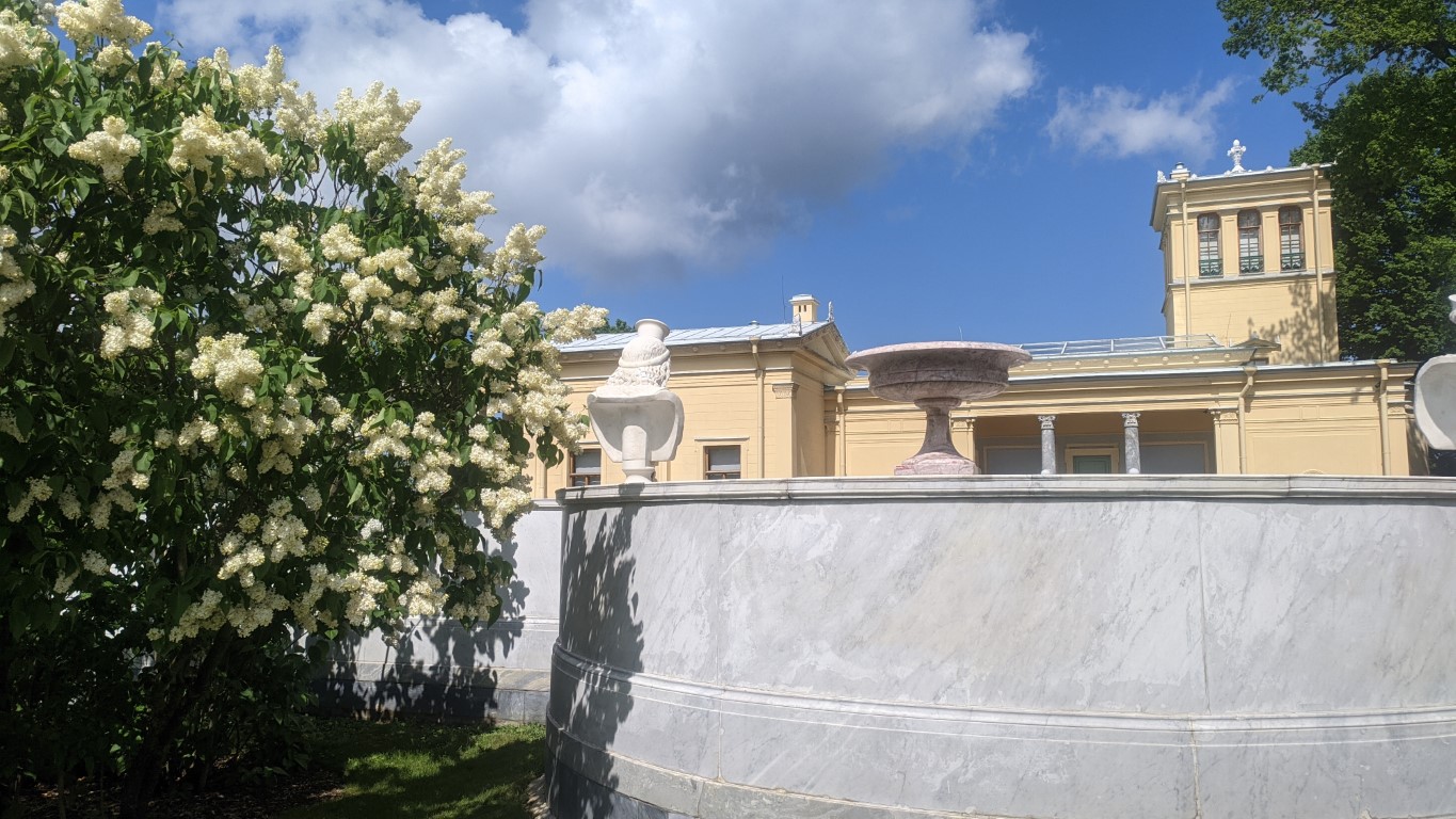 Царицын и Ольгин павильоны в Петергофе